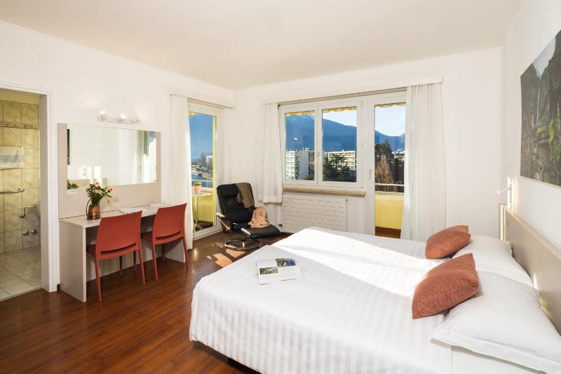 Superior Double Room with Lake View image 1