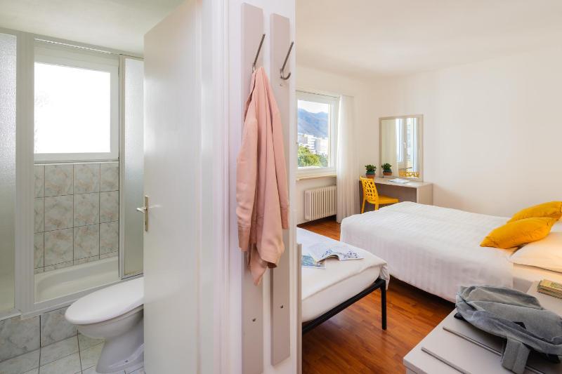 Triple Room with Balcony image 3