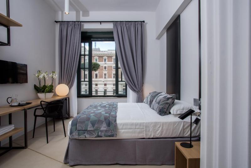 Standard Triple Room image 3