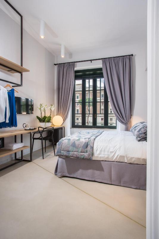 Standard Triple Room image 2