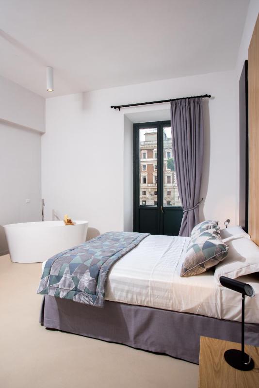 Deluxe Double Room image 2