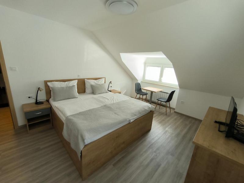 Double Room image 3