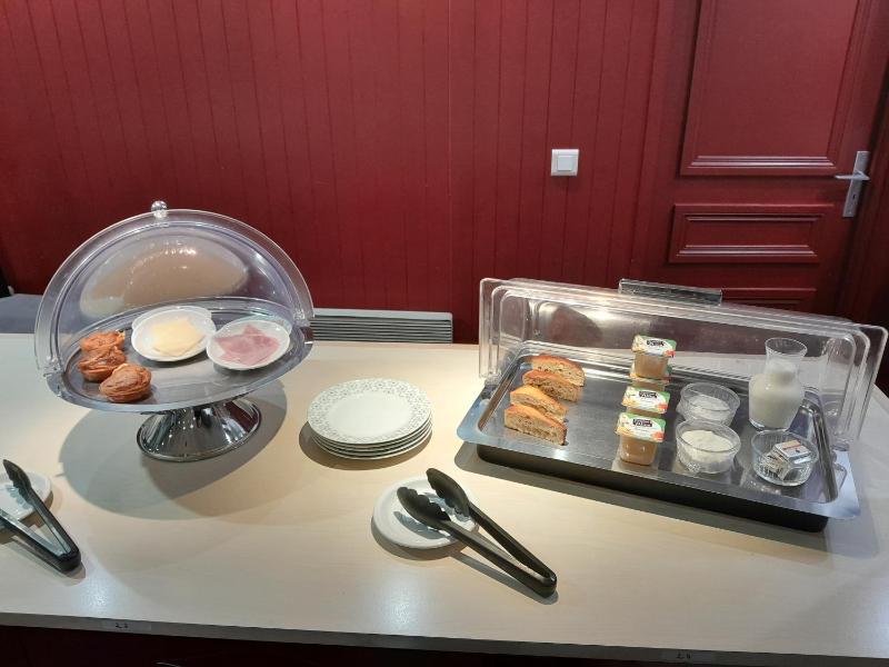 Fasthotel Narbonne - image 18