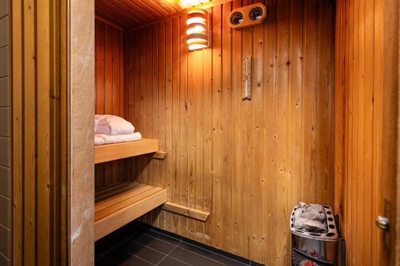 Apartment with Sauna and Shower image 2