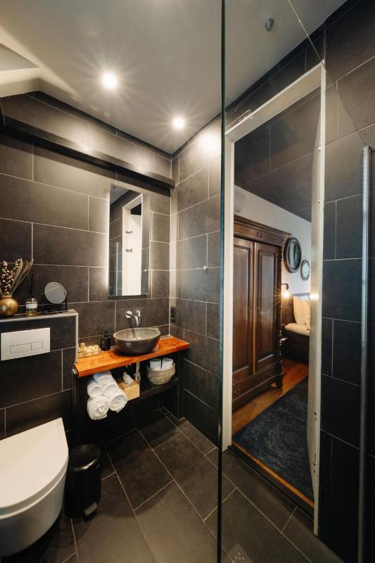 Deluxe Queen Suite image 1