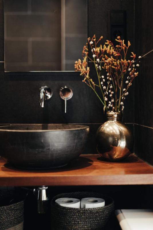 Deluxe King Suite image 1
