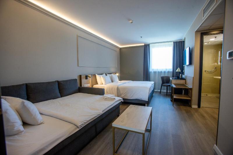 Superior Double or Twin Room with Extra Bed image 1