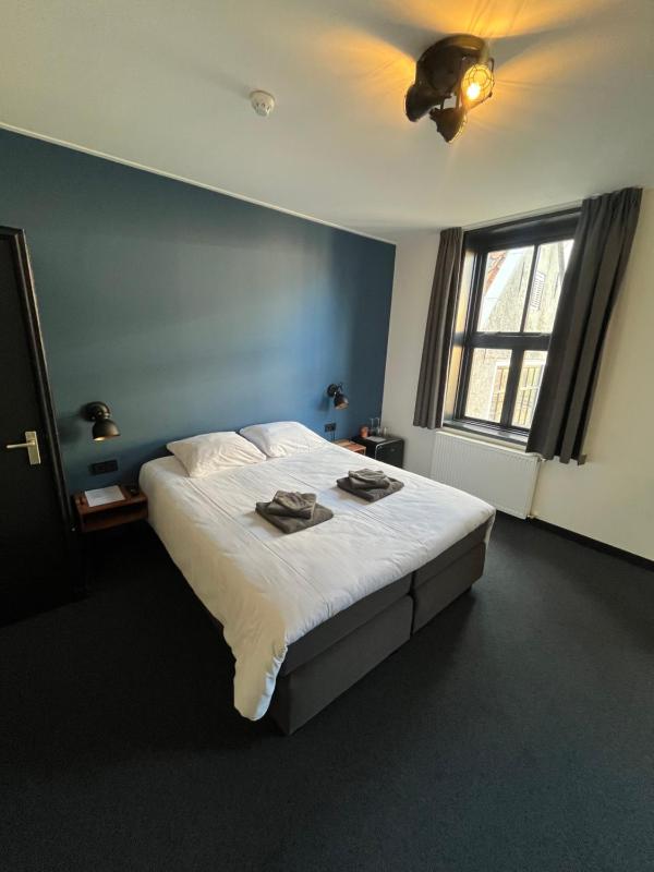 Twin Room image 2