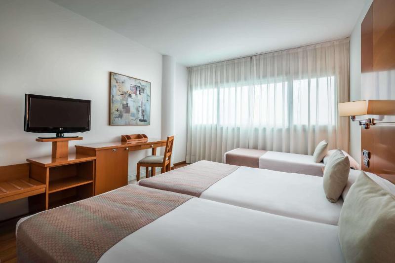 Superior Triple Room image 4