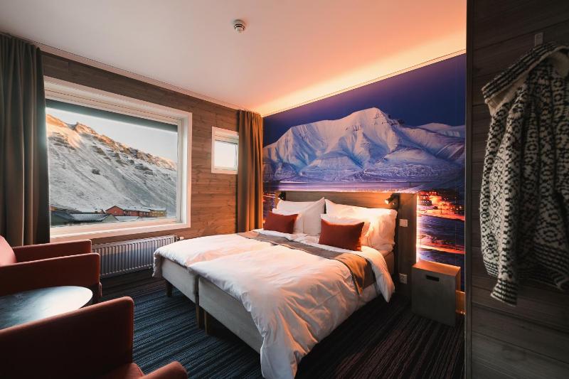 Large Double or Twin Room image 3