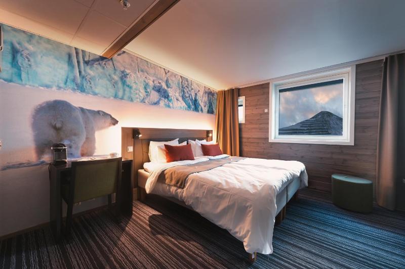 Deluxe Double Room image 3