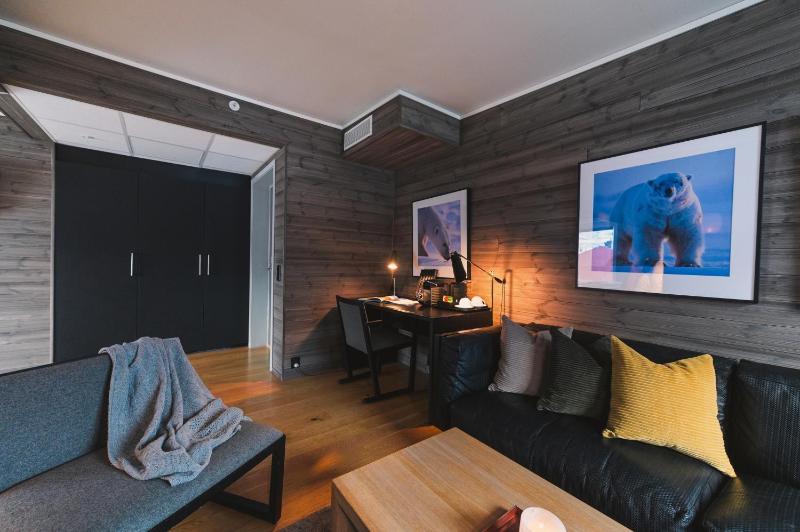 Deluxe Suite image 4