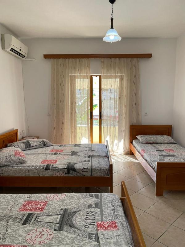 Quadruple Room with Balcony image 4