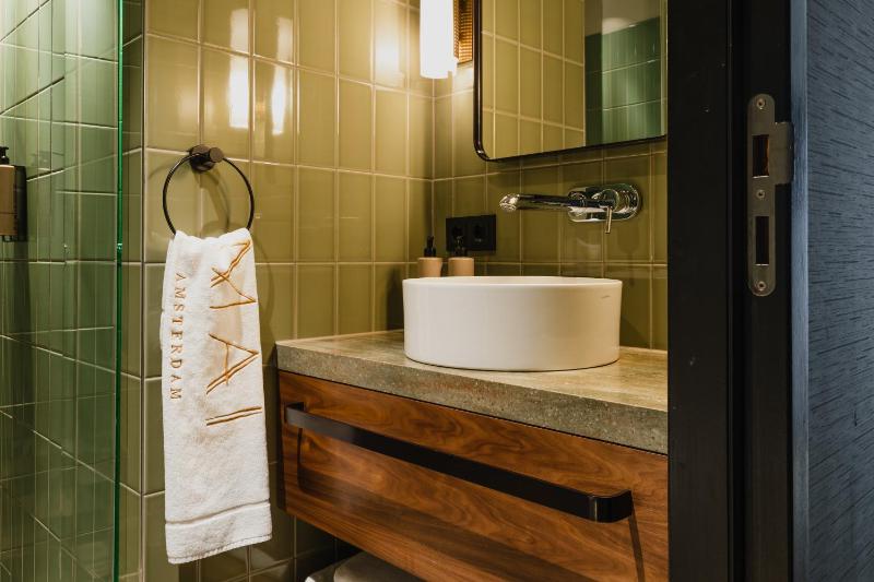 Comfort Double or Twin Room with Canal View image 3
