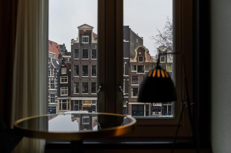 Comfort Double or Twin Room with Canal View image 4