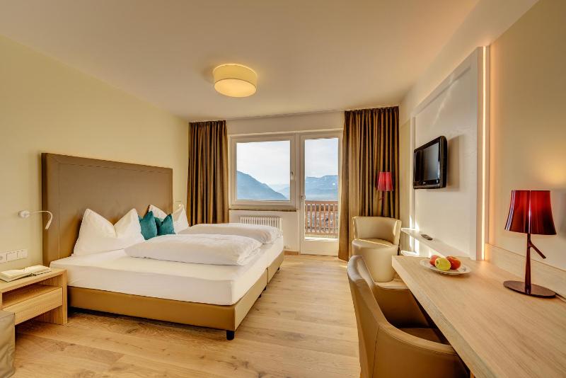 Superior Double Room image 3