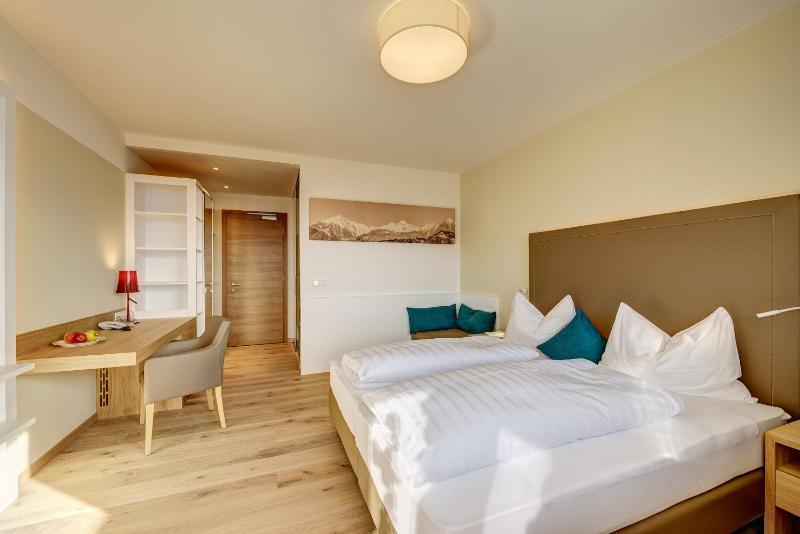 Superior Double Room image 4