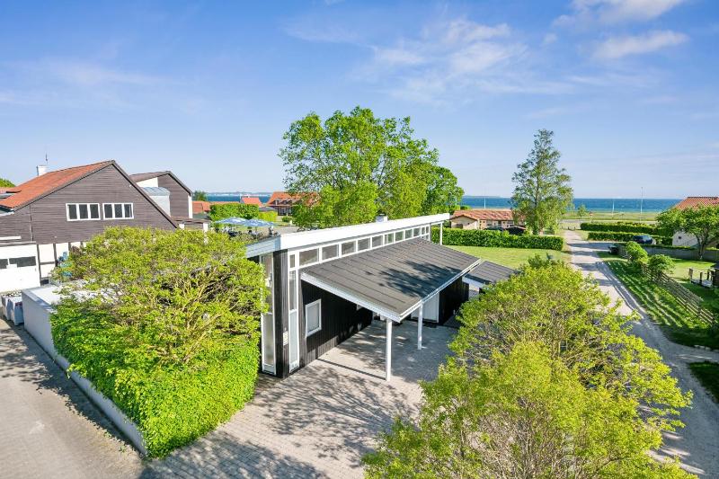 Beautiful And Well-Designed Holiday Home With Sea View Spacious Terraces And Spa Just 200 Metres From The Child-Friendly Femmøller Beach And Close - image 3