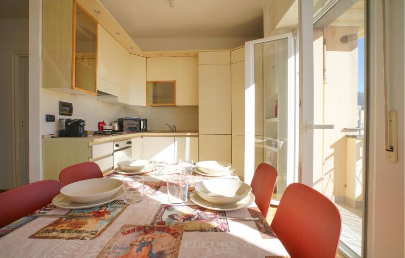 Beautiful Apartment In Genova With Wifi - image 10