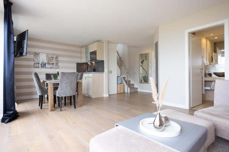 Premier Suite with Sea View image 4