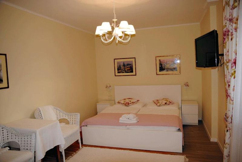 Standard Double or Twin Room image 4