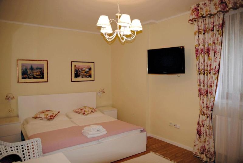 Standard Double or Twin Room image 3