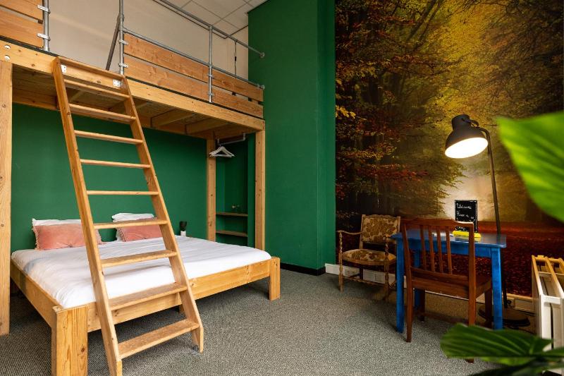 Quadruple Room with Private Bathroom image 4