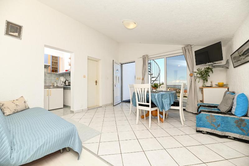 Studio with Terrace and Sea View image 3