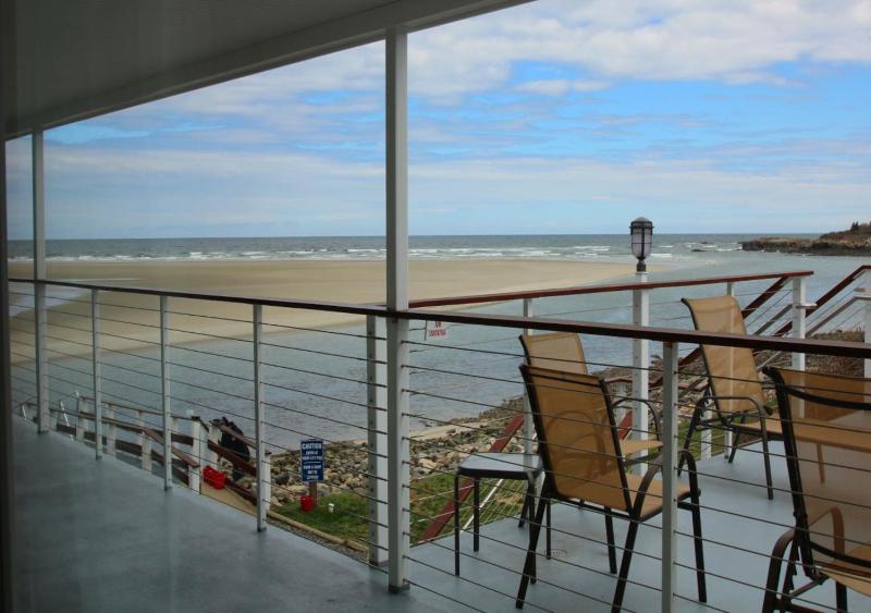 Bold ocean view. King bed. Oceanside Building. image 4