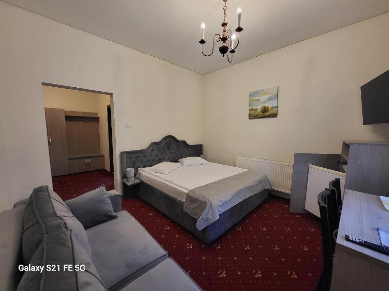 Superior Double Room image 3