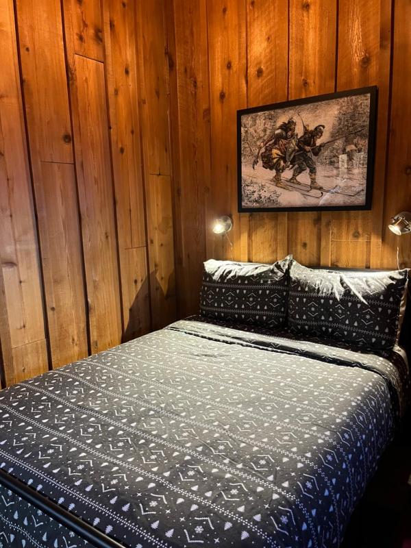 Small Double Room with One Double Bed image 4