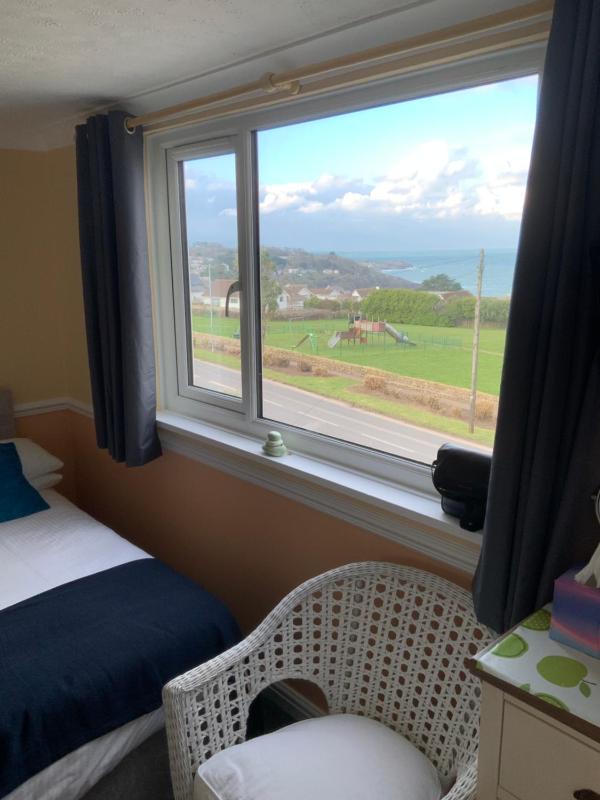 Double Room with Sea View image 4