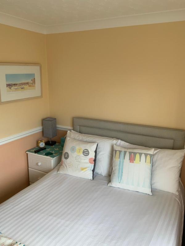 Small Double Room image 4