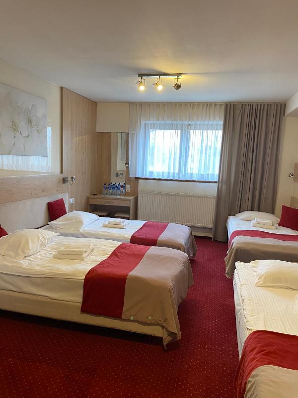 Classic Quadruple Room image 3