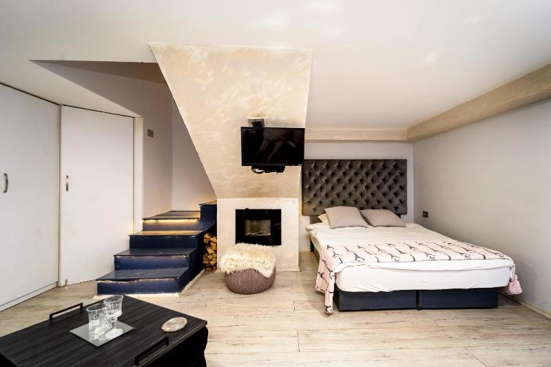 French House - image 10