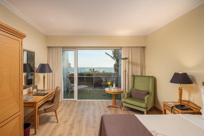 Deluxe Double or Twin Room image 4