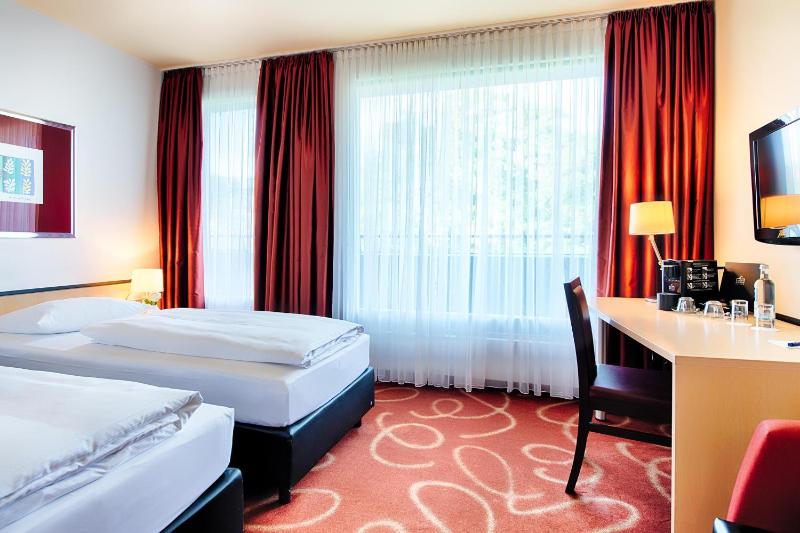 Executive Twin Room image 3