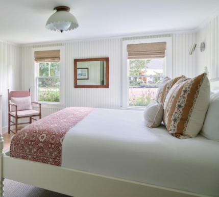 Two-Bedroom Cottage King & Queen - Dog Friendly image 4