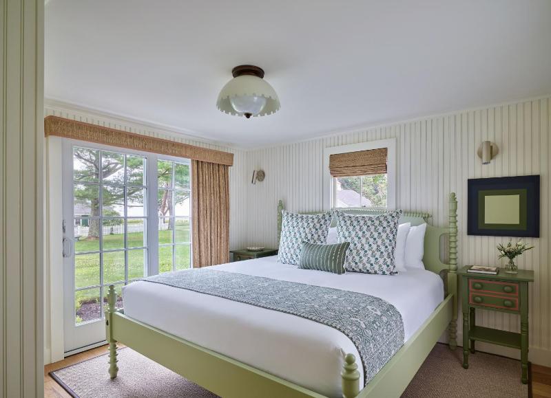 Two-Bedroom & Bathroom Cottage Waterview King & Queen image 3