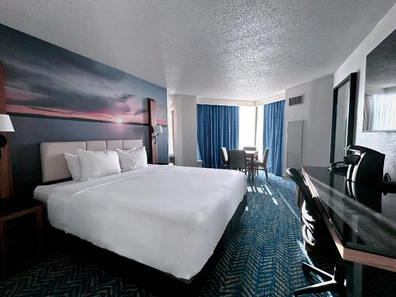 Deluxe King Room - Non-Smoking image 4