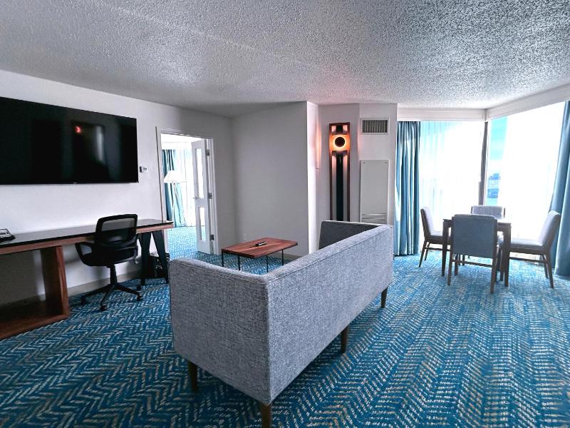 Riverfront One-Bedroom Master Suite - Non-Smoking image 2