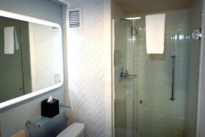 Riverfront One-Bedroom Master Suite - Non-Smoking image 4