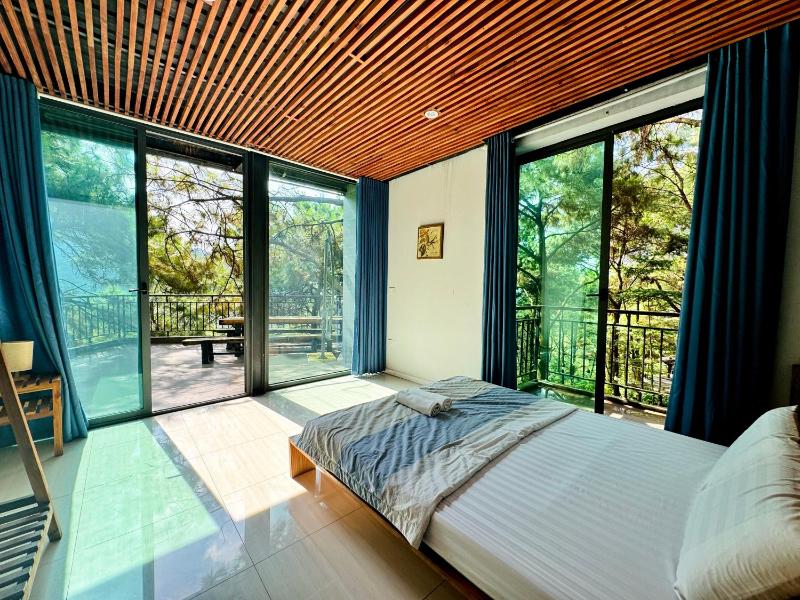 De'bay Retreat - image 1