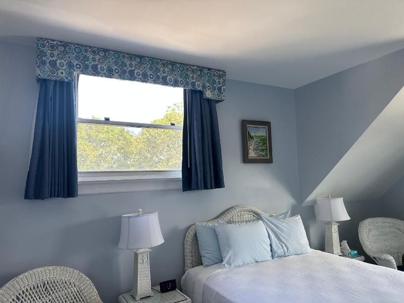Queen Room image 2