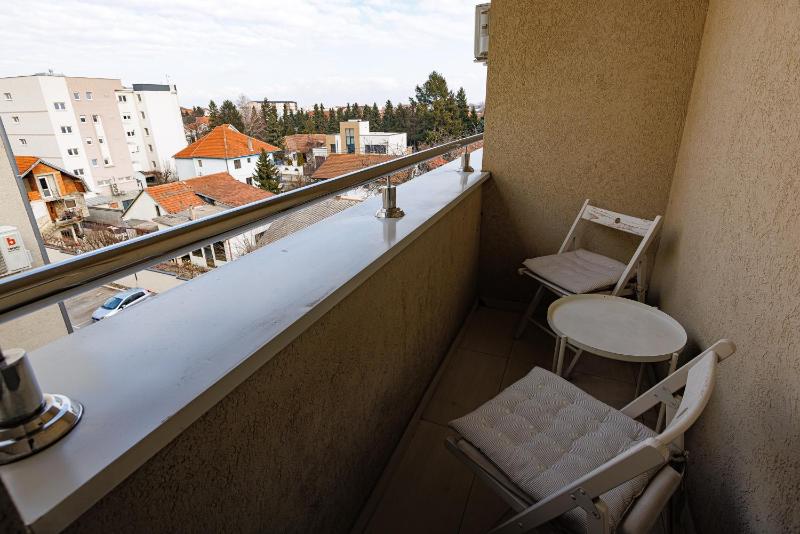 Studio Apartment image 3