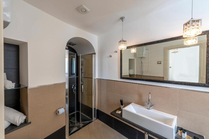 Double Room with Terrace image 4