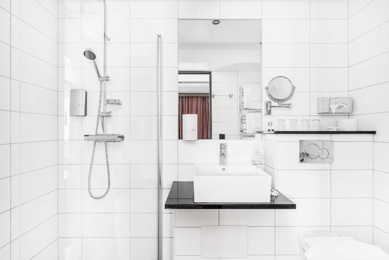 Standard Double Room image 2