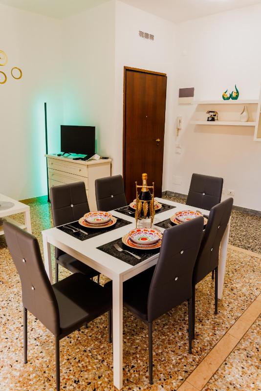 Laura Home - image 15