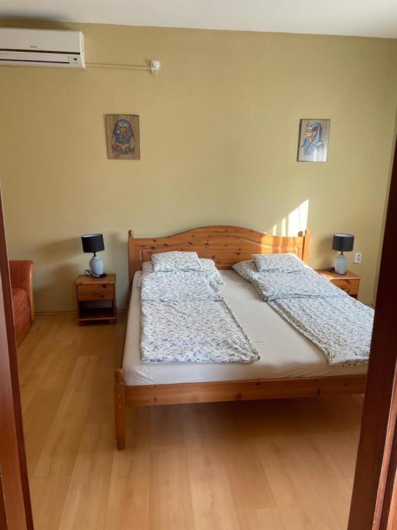 Rózsakert Apartmanház - image 23