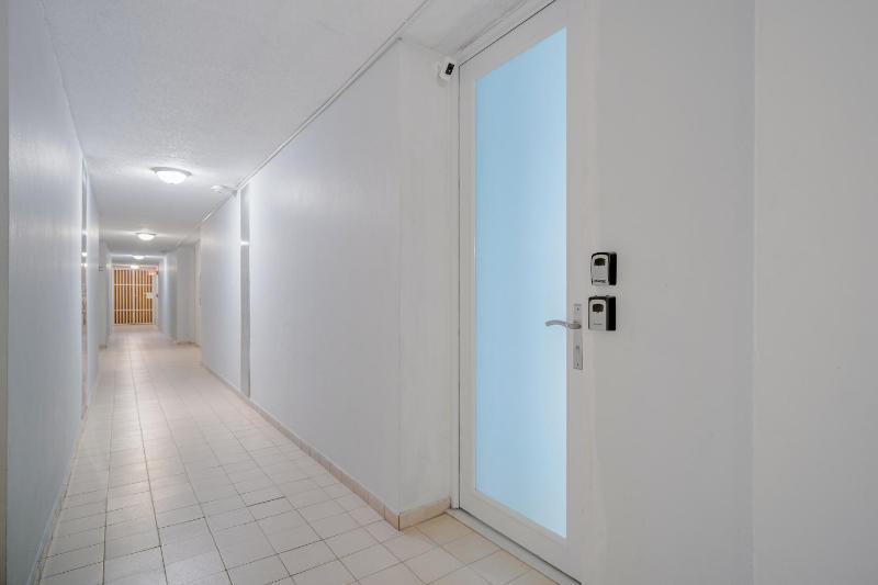 Studio Apartment with Sea View image 1